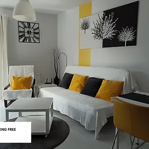 https://apartament-maxi.poznan-hotels.com